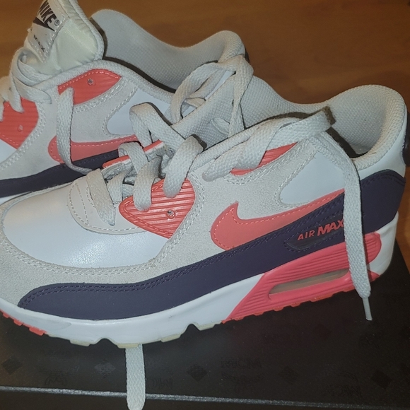 Sneakers - Picture 2 of 3